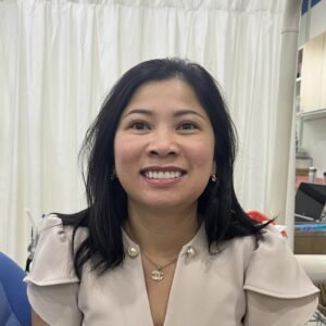 Nụ cười tươi sáng của khách hàng sau khi phục hình răng sứ Veneer tại phòng khám Dr. Khánh Tường